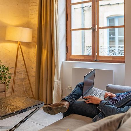 Une Nuit à Nîmes - Appartement au pied de la Maison Carrée Exterior foto