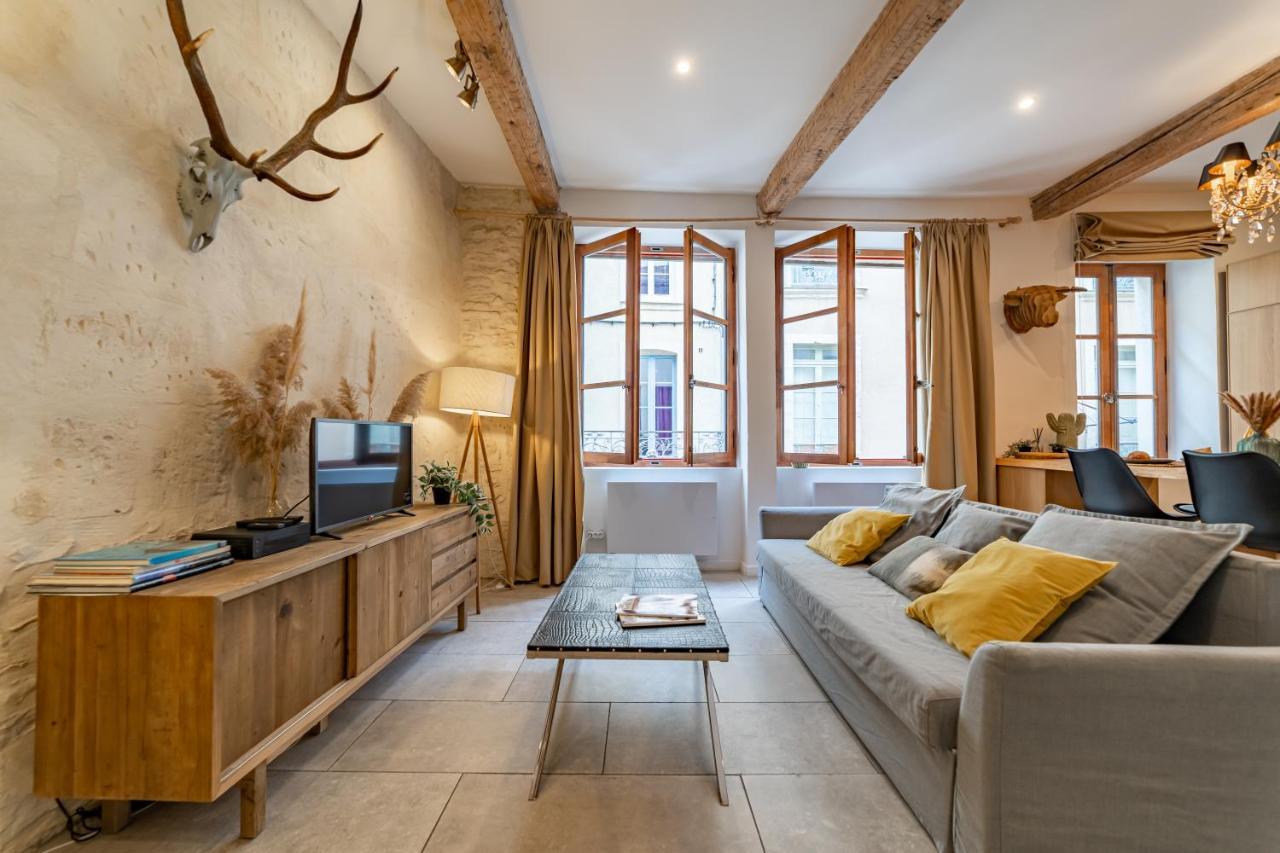Une Nuit à Nîmes - Appartement au pied de la Maison Carrée Exterior foto