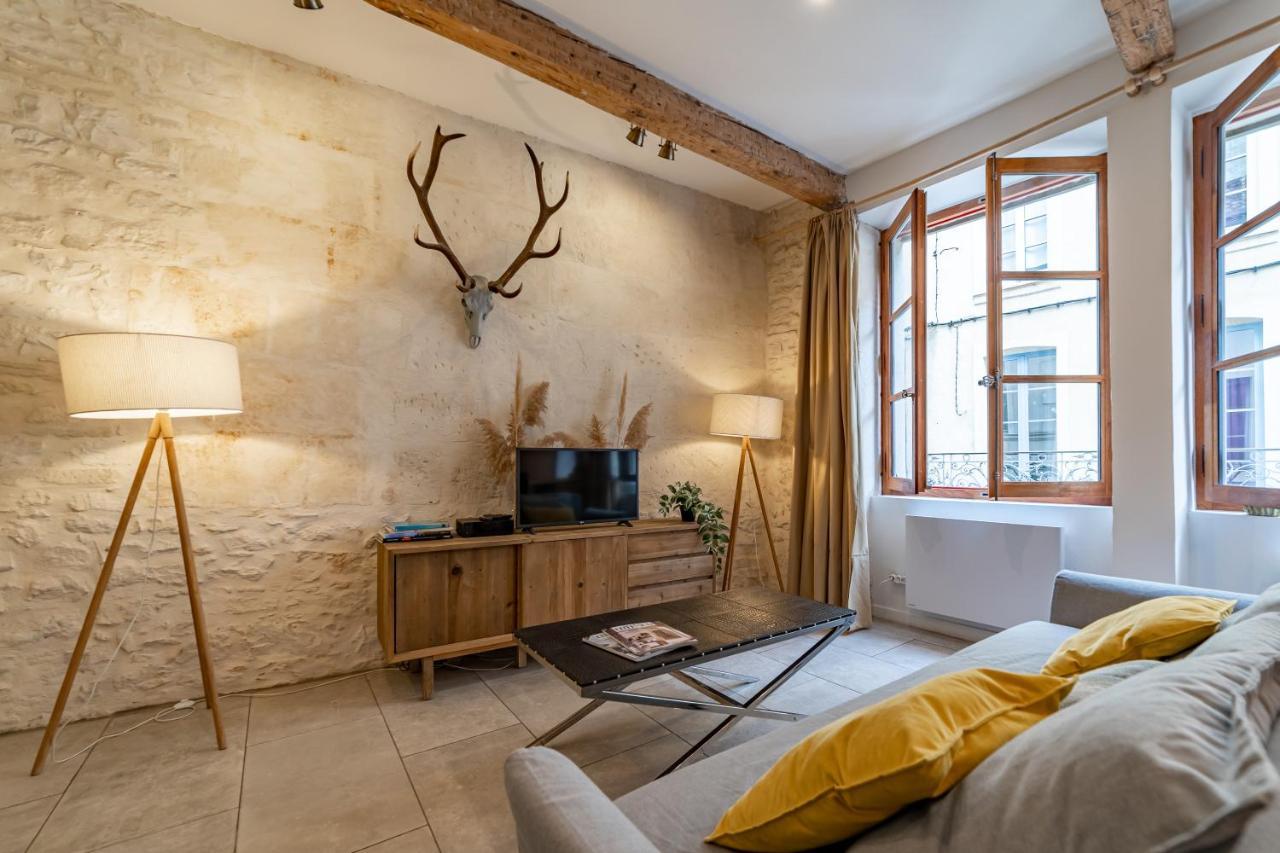 Une Nuit à Nîmes - Appartement au pied de la Maison Carrée Exterior foto