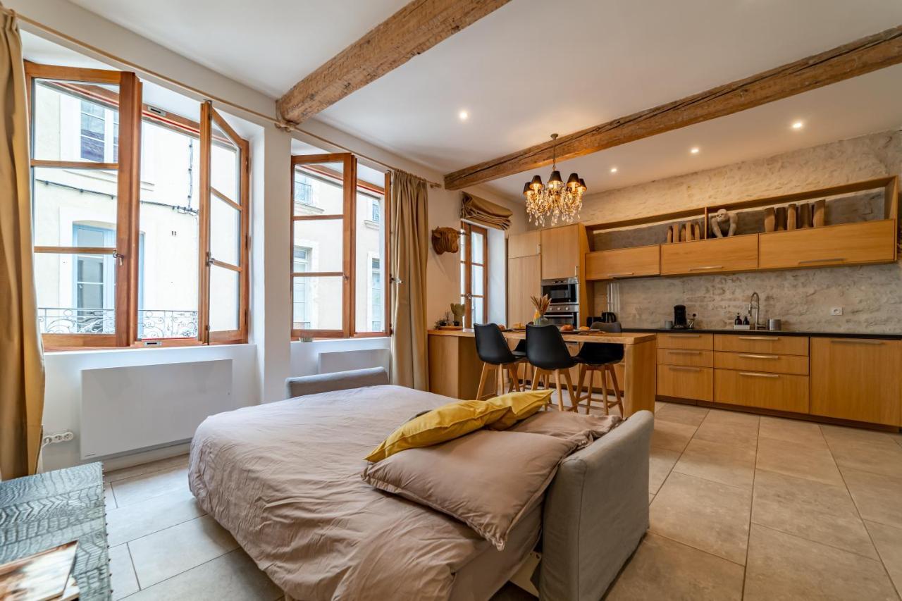 Une Nuit à Nîmes - Appartement au pied de la Maison Carrée Exterior foto
