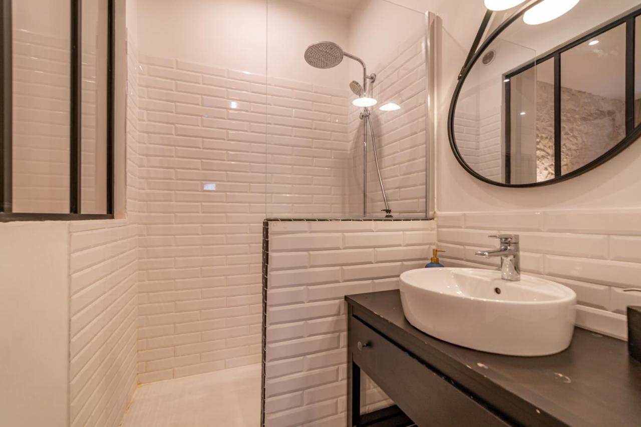 Une Nuit à Nîmes - Appartement au pied de la Maison Carrée Exterior foto