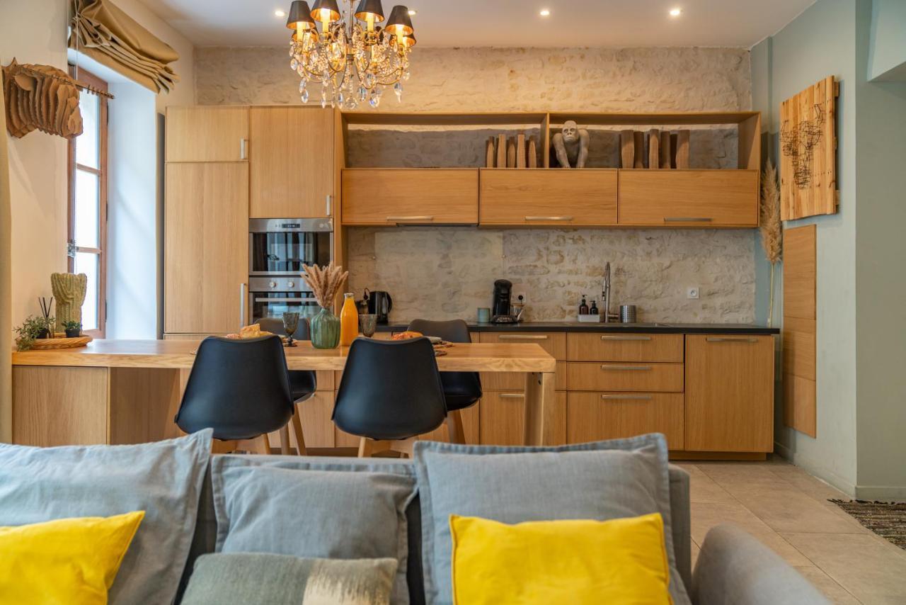 Une Nuit à Nîmes - Appartement au pied de la Maison Carrée Exterior foto