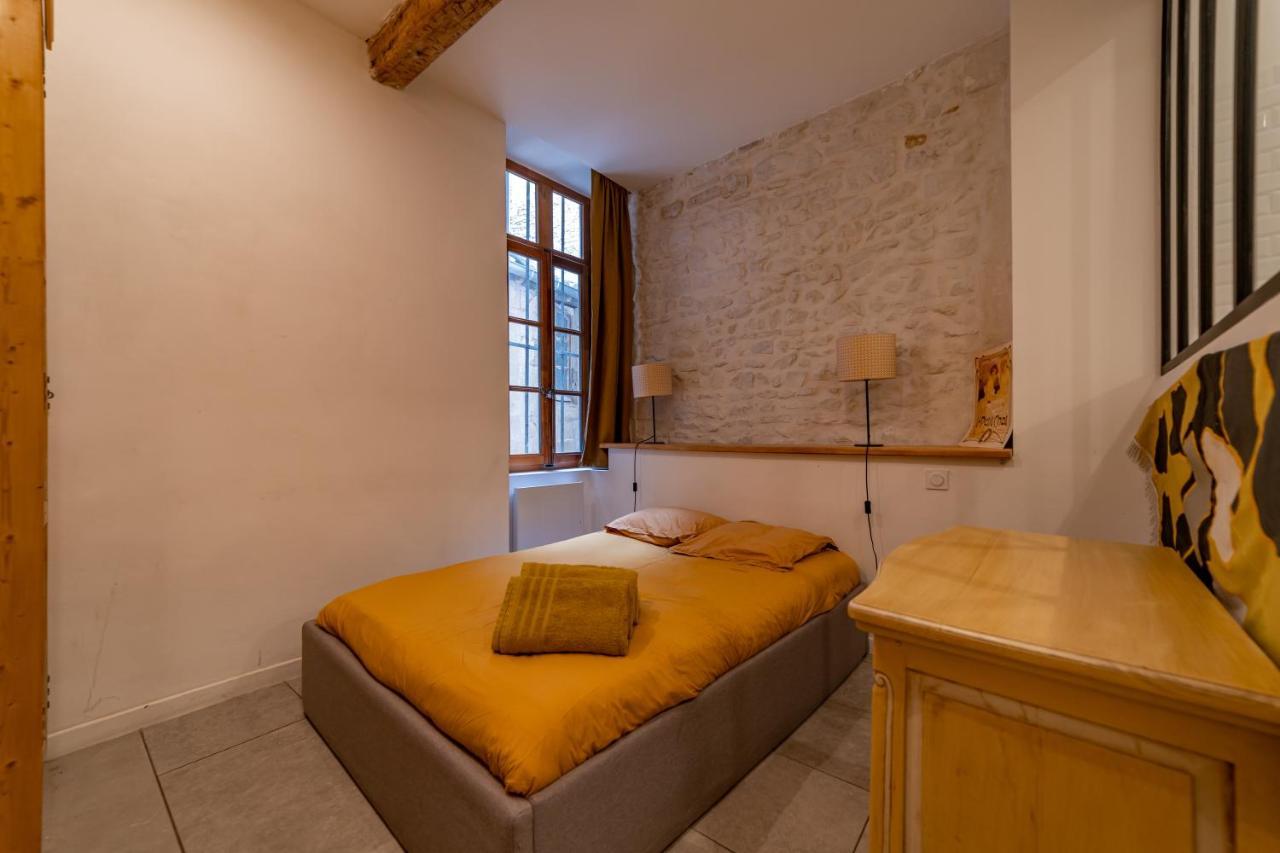 Une Nuit à Nîmes - Appartement au pied de la Maison Carrée Exterior foto