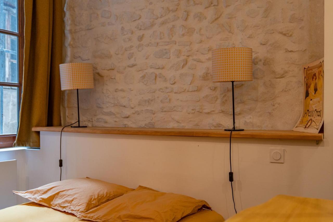 Une Nuit à Nîmes - Appartement au pied de la Maison Carrée Exterior foto