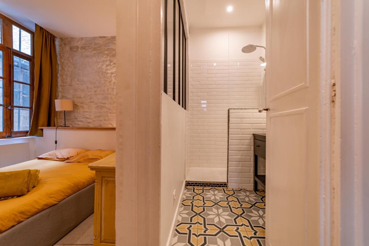Une Nuit à Nîmes - Appartement au pied de la Maison Carrée Exterior foto