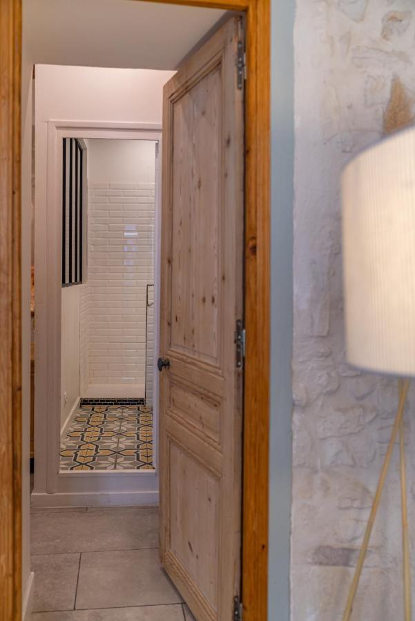 Une Nuit à Nîmes - Appartement au pied de la Maison Carrée Exterior foto